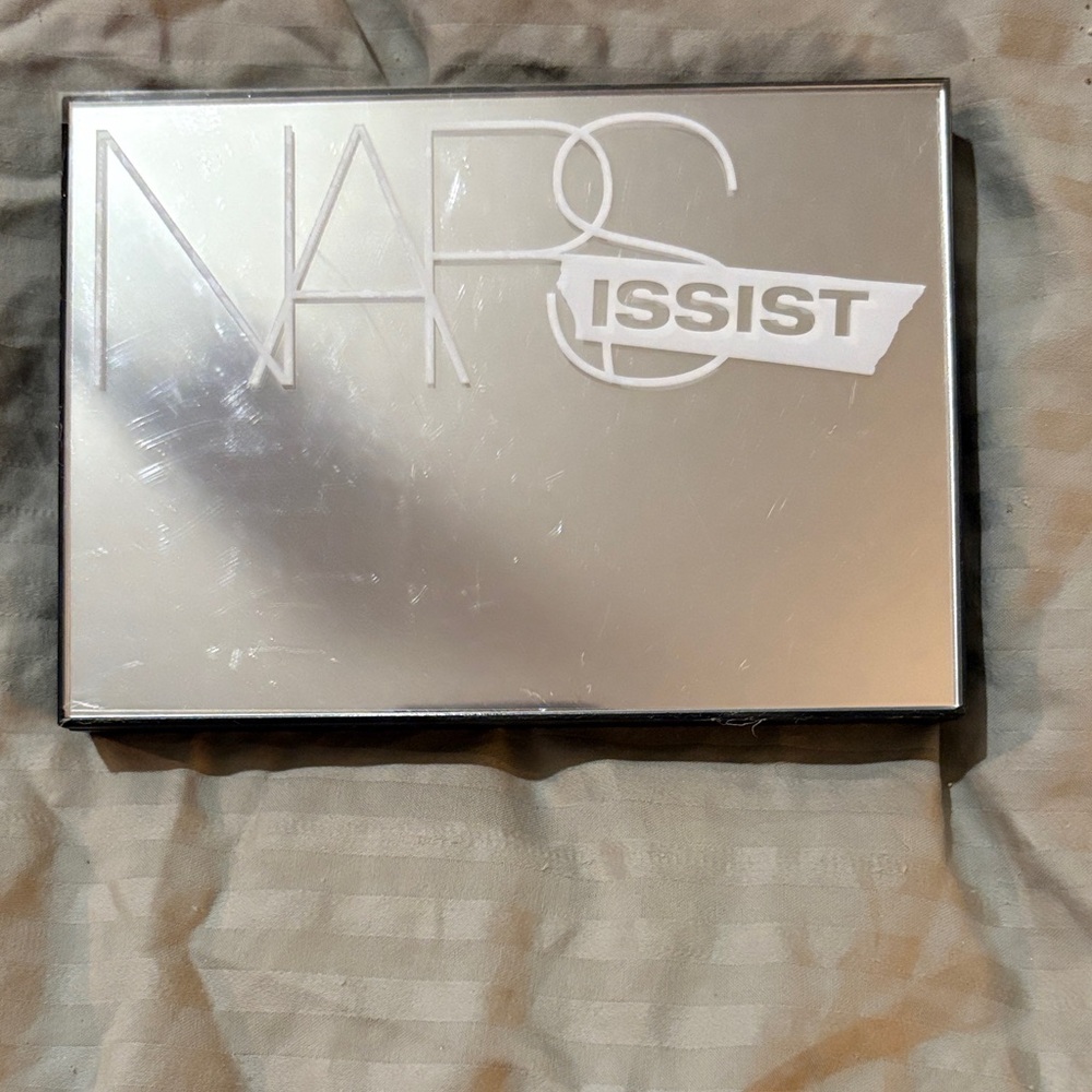 NARSissist Silver Compact